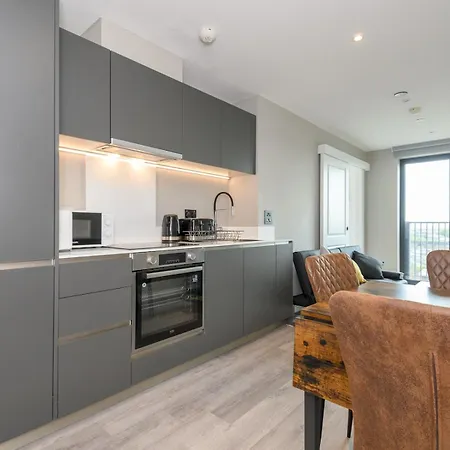 Amazing Views In - Pass The Keys Apartment